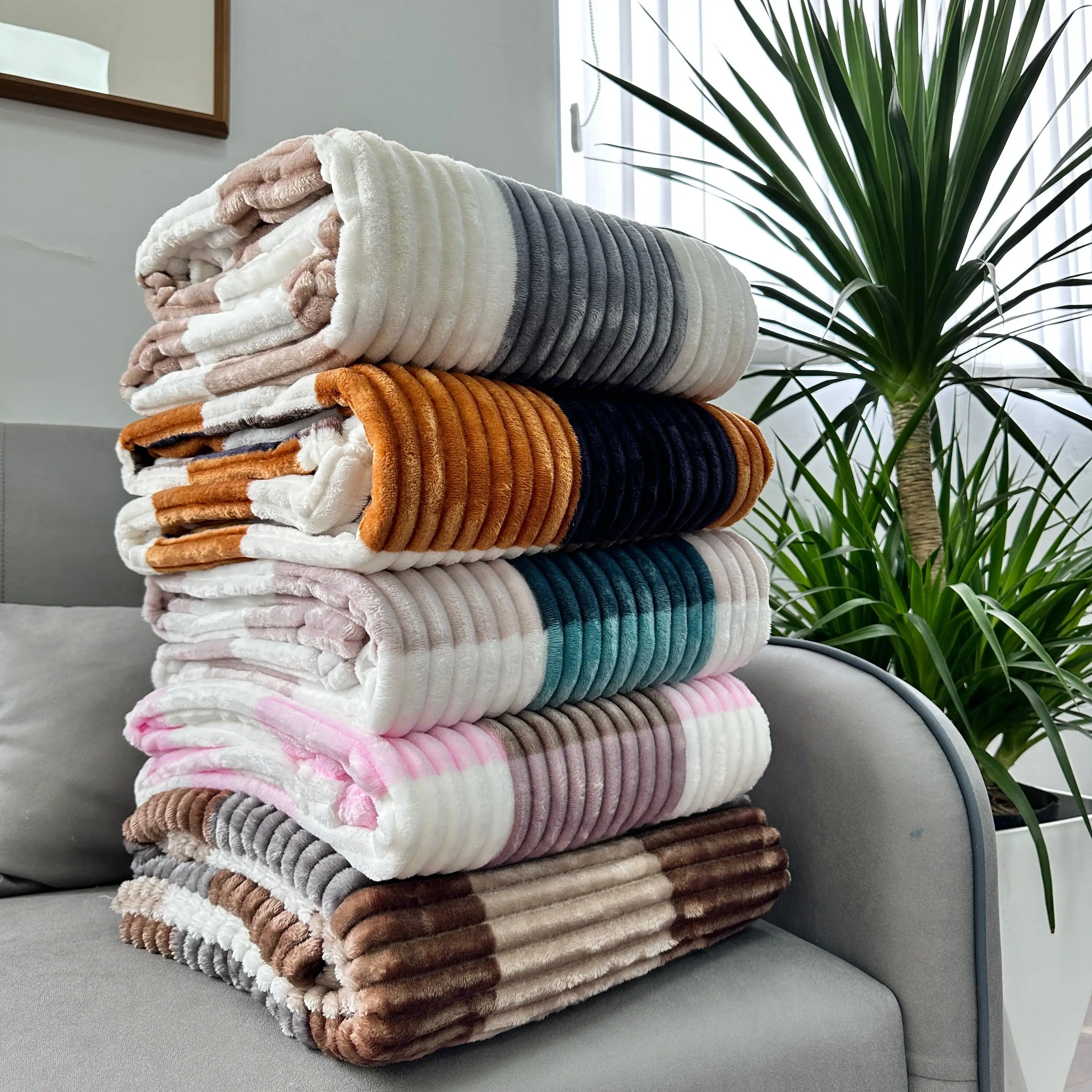High Quality Custom Thick Coral Polar Fleece Throw Wholesale Camping Hug Sleep Baby Blanket