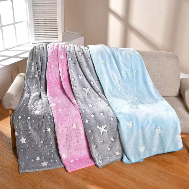 Cheap wholesale christmas glow in the dark winter small fleece throw blankets queen size soft fuzzy kids blanket manufacturer