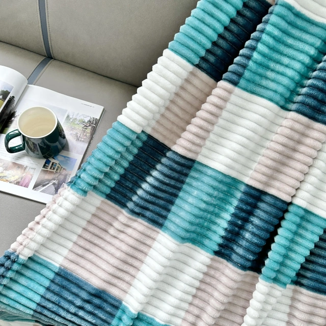 High Quality Custom Thick Coral Polar Fleece Throw Wholesale Camping Hug Sleep Baby Blanket