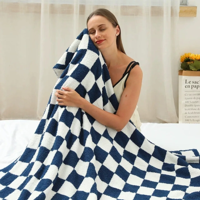 Half Velvet Checkrboard Blanket Knitting Jacquard Black And White Blanket Flannel Sofa Comfortable Cloth