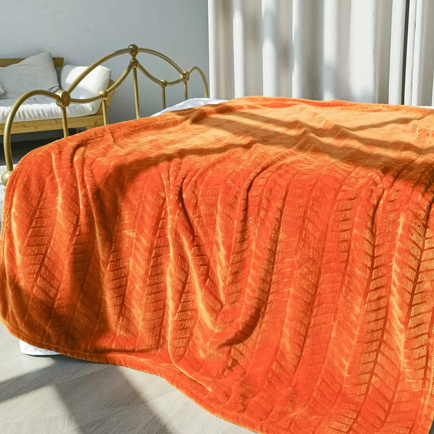 Lightweight Microfiber Chevron Pattern Throw Blanket Soft Fleece for Sofa Couch and Bed Fluffy Warm Cozy Decorative