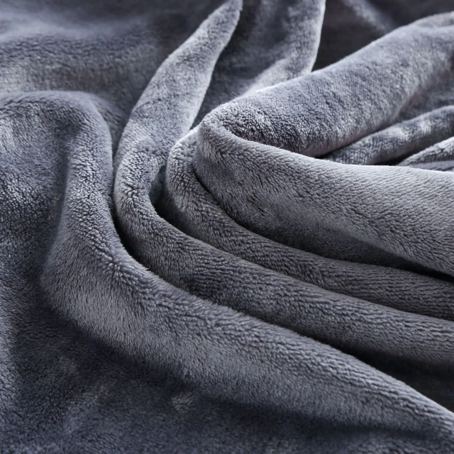 Fokusent Plain colour Microfiber Flannel blanket super soft reversible polyester throw blanket Home Textile 70*100cm winter
