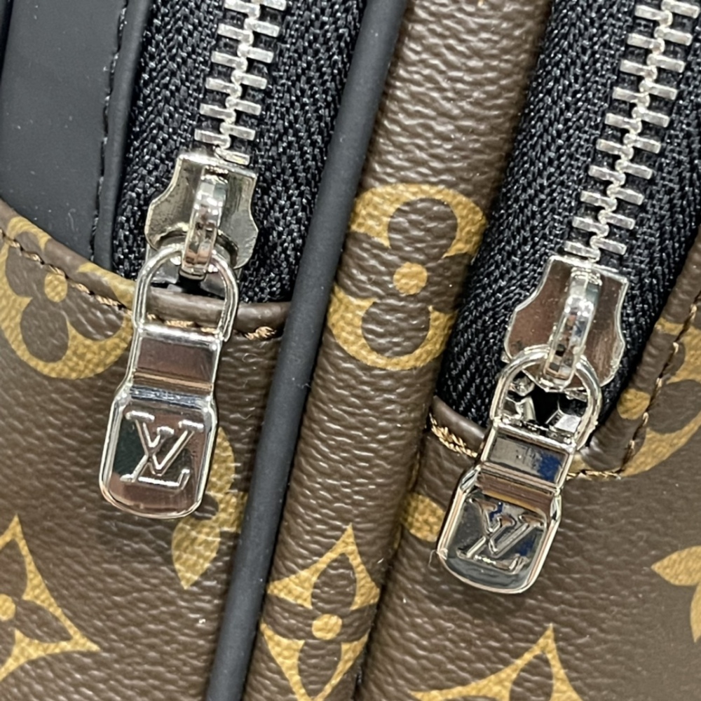 Luxurys Fashion Bumbag Designers Bags Leather Shoulder Bags Cross Body Chest Pack Designer Bag M46327