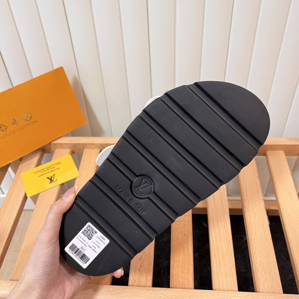 LV Slippers Summer Unisex Outdoor Slippers High-Quality Non-Slip Soft Fashion Trend Simple Beach Sides