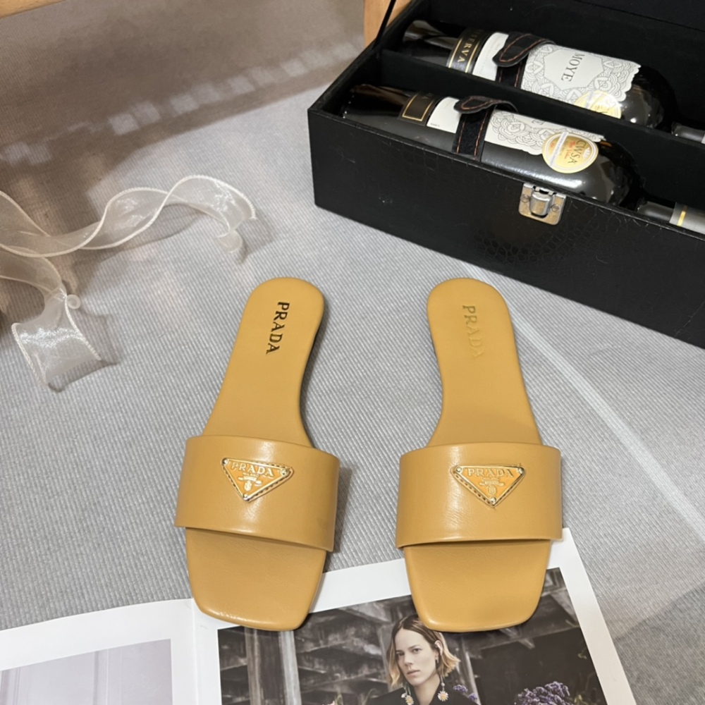 PRA Designer Fashon New Style Triangle Women's Slippers Casual Leather Flat Shoes Summer Beach Slippers
