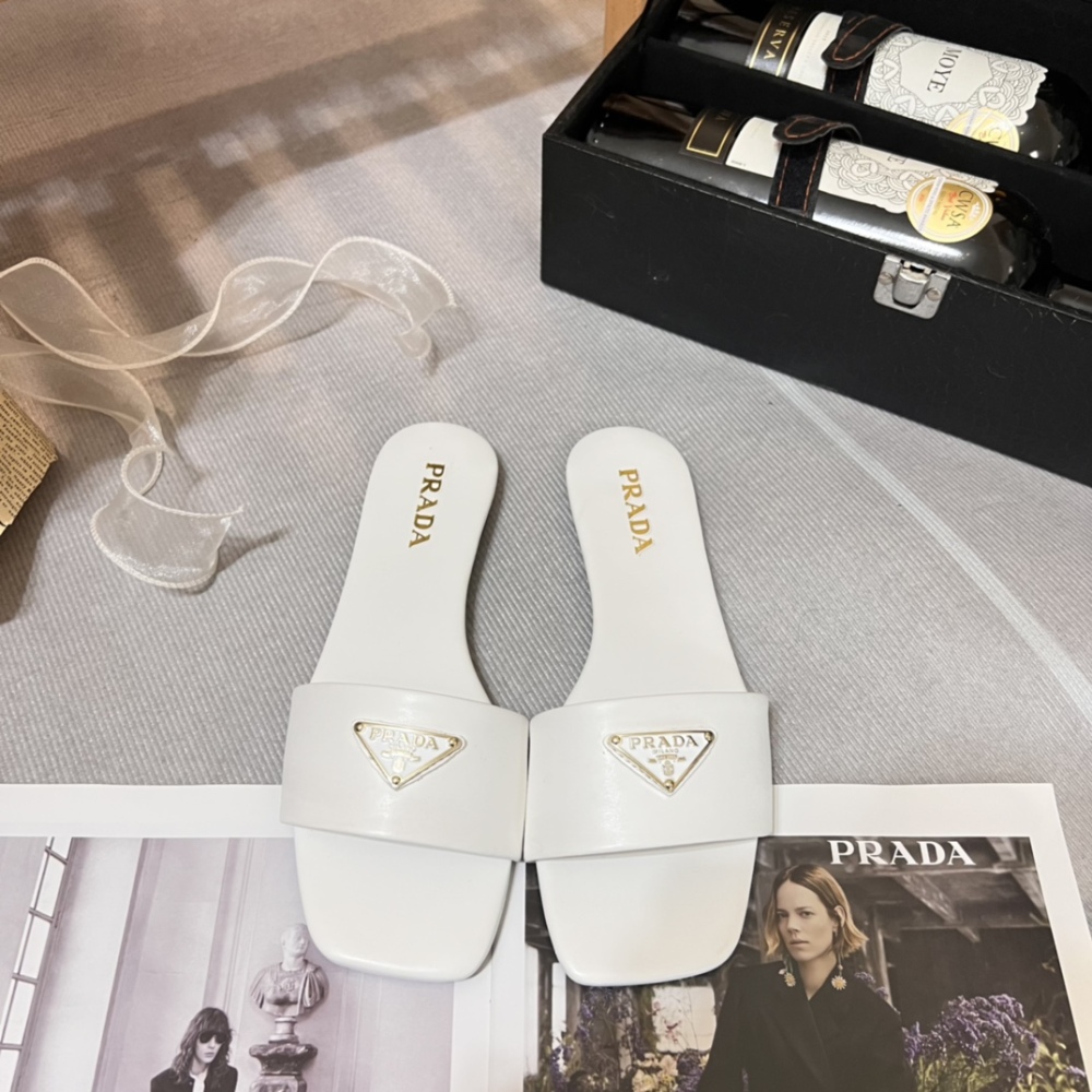 PRA Designer Fashon New Style Triangle Women's Slippers Casual Leather Flat Shoes Summer Beach Slippers