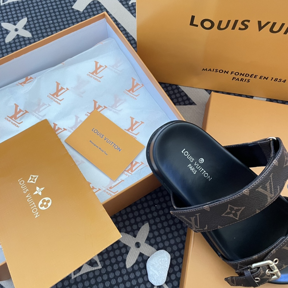 LV Designer Fashion New Style Casual Women's Slippers Leather Flat Thick Shoes Summer Beach Slippers