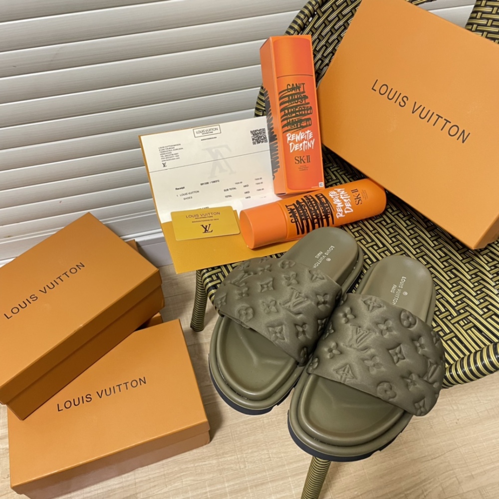 LV Designer Fashon Classical Soft Women's Slippers Casual Leather Flat Shoes Summer Beach Slippers