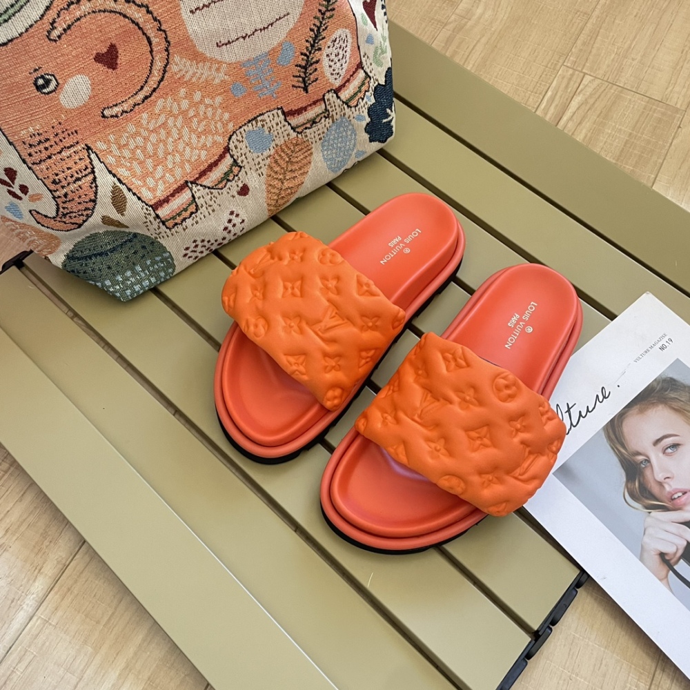 LV Designer Fashon Classical Soft Women's Slippers Casual Leather Flat Shoes Summer Beach Slippers