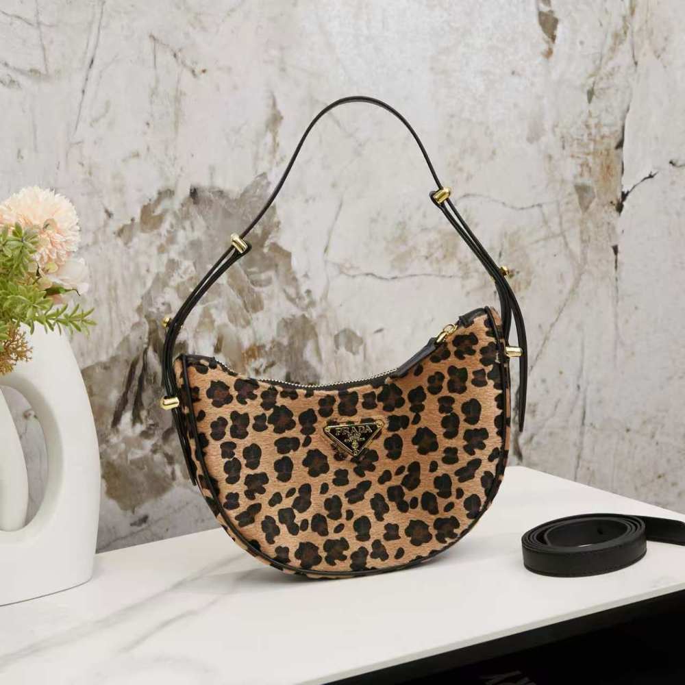 PRA Designer Leopard Womens Shoulder Bag Vintage Fashional Casual Style Handbags Half Moon Underarm Bag