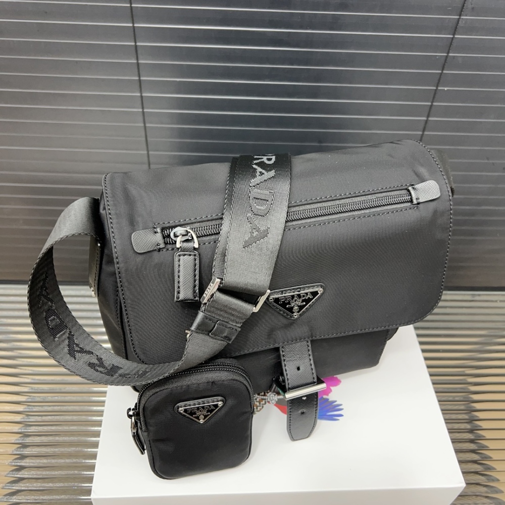 PRA Nylon Flip Messenger Bag Triangular Shoulder Bag Men's Crossbody Bag