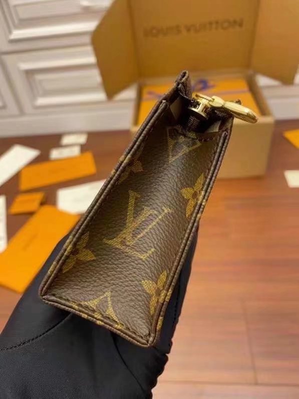 LV M47546 Mini Cosmetic Bags Luxurys Bag Womens Men Clutch Fashion Make Up Purse