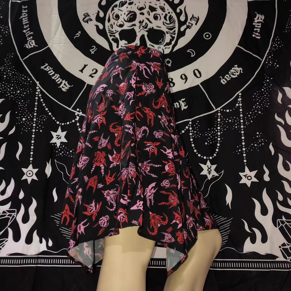 Y2K Demon Heart Print Shorts – Harajuku Grunge Aesthetic Streetwear