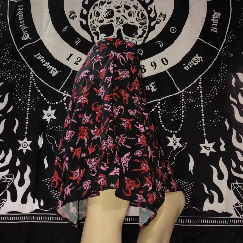 Y2K Demon Heart Print Shorts – Harajuku Grunge Aesthetic Streetwear