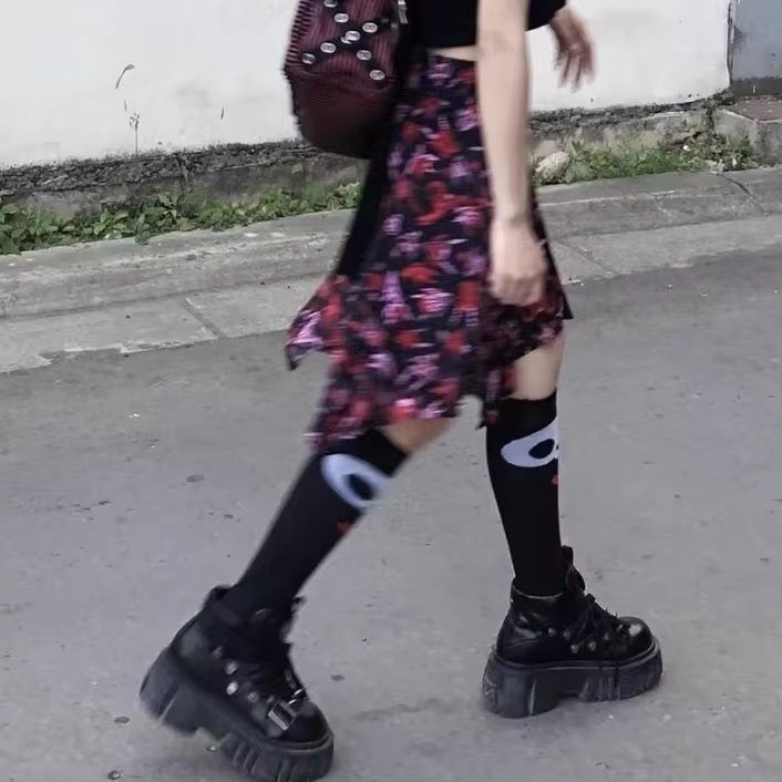 Y2K Demon Heart Print Shorts – Harajuku Grunge Aesthetic Streetwear