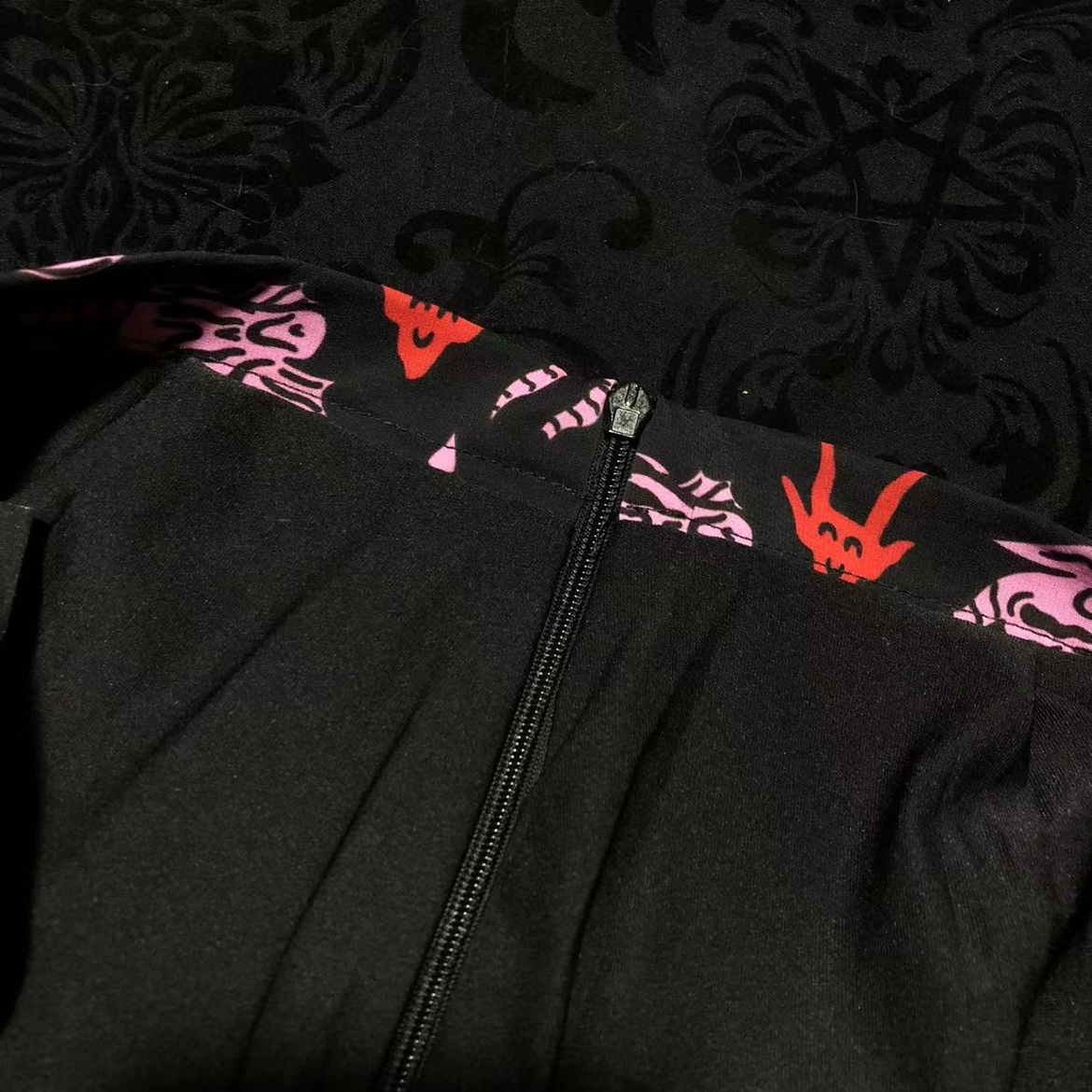 Y2K Demon Heart Print Shorts – Harajuku Grunge Aesthetic Streetwear