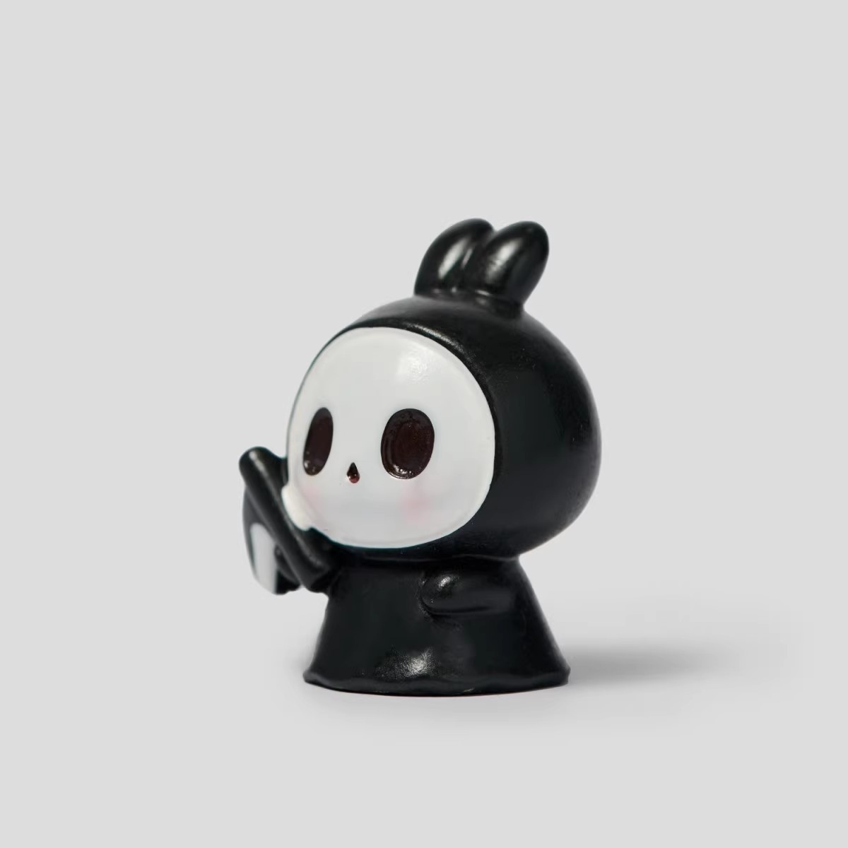 Mini Grim Reaper Figurine – Gothic Desk Decor Halloween Skeleton Ornament