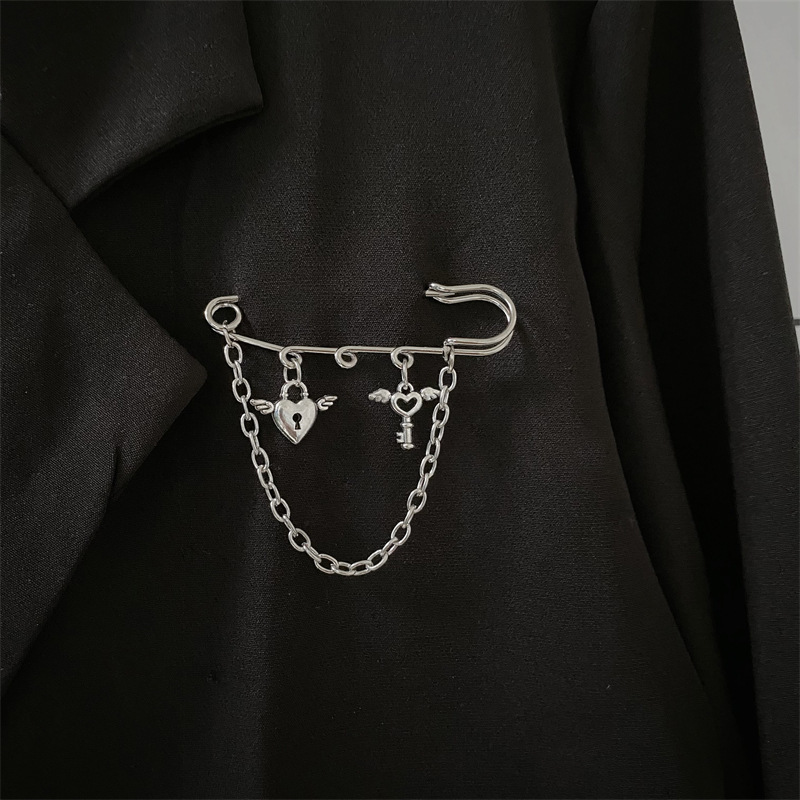 Y2K Safety Pin Brooch Set – Punk Gothic Subculture Pins with Charms & Chains