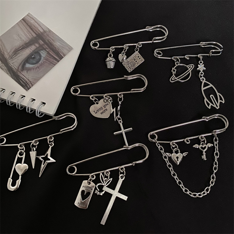 Y2K Safety Pin Brooch Set – Punk Gothic Subculture Pins with Charms & Chains