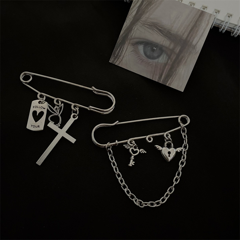 Y2K Safety Pin Brooch Set – Punk Gothic Subculture Pins with Charms & Chains