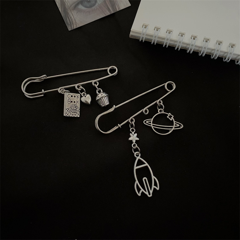 Y2K Safety Pin Brooch Set – Punk Gothic Subculture Pins with Charms & Chains