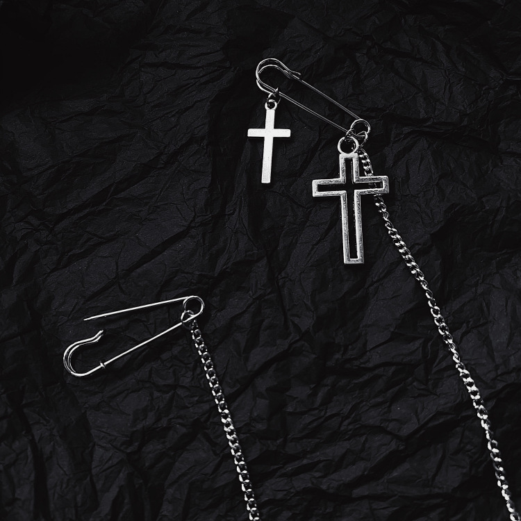 Gothic Cross Safety Pin Chain Brooch – Punk Metal Lapel Pin for Jackets & Blazers