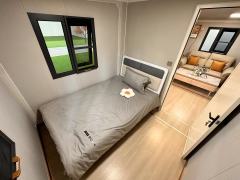 Flat top movable prefabricated flat modular office customized expandable container house with bathroom
