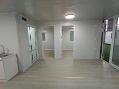 Flat top movable prefabricated flat modular office customized expandable container house with bathroom