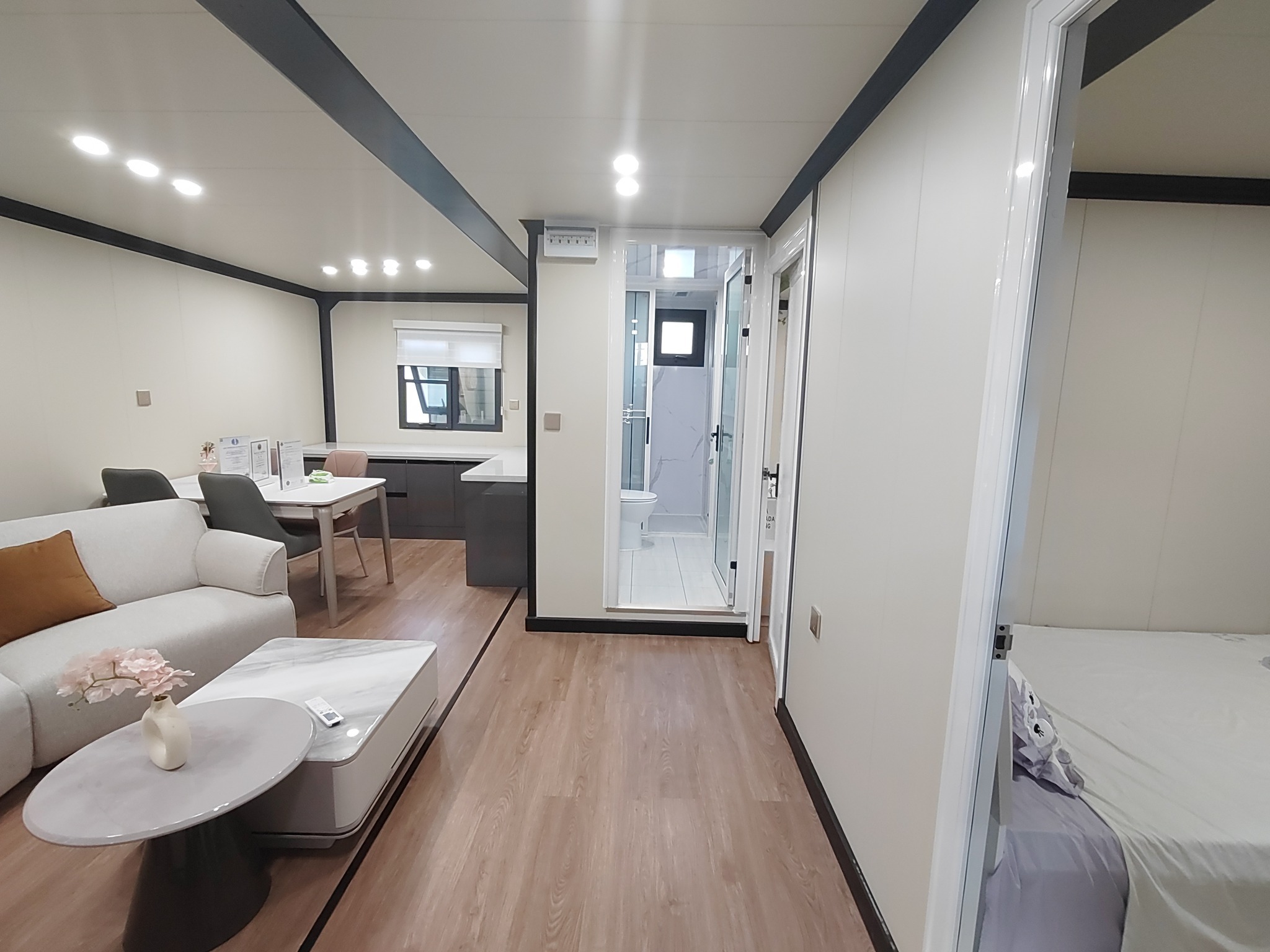 20ft-Flat-Roof Expandable Container House Quickly Assemble Foldable Prefabricated House