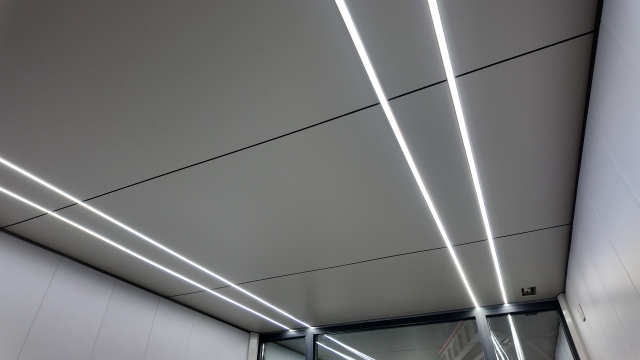 A rapid installation solution for foldable modular container houses, suitable for residential use in guesthouses