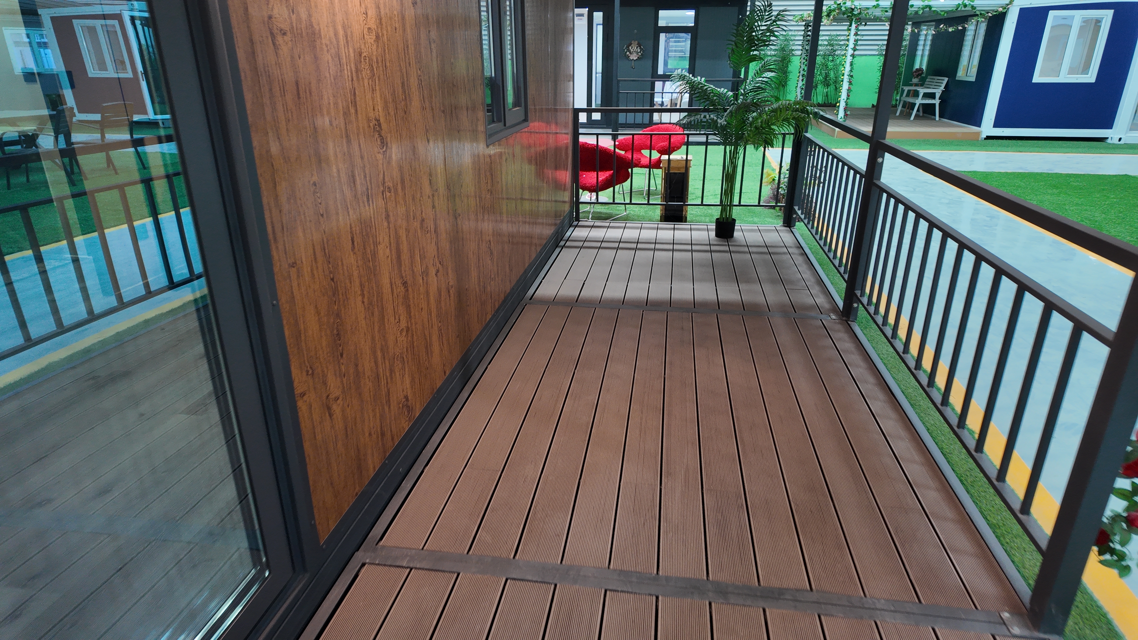 40-foot single-sided terrace prefabricated mobile expansion container for office, leisure, and residential use
