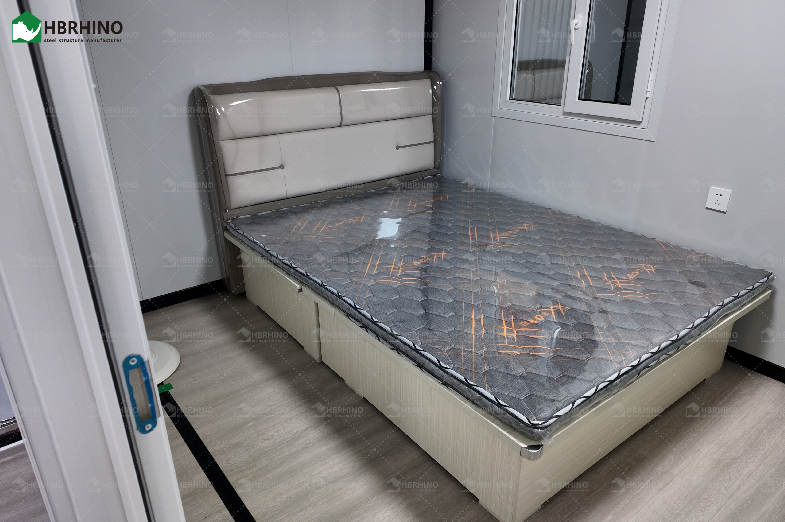 Steel Structure Movable Modular Luxury Prefab Mobile Living Expandable Shipping Office Container House with 2/3 Bedroom