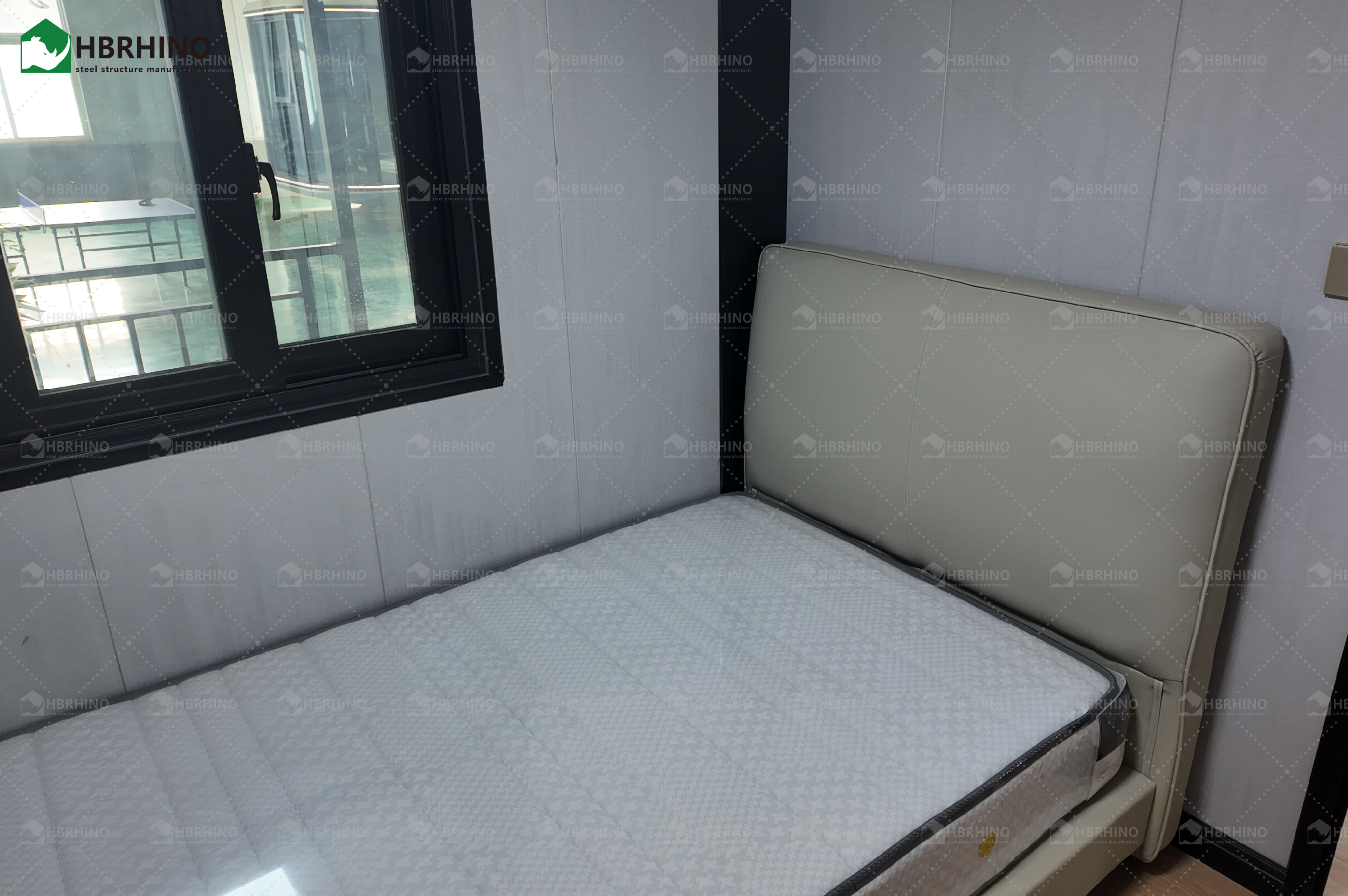 20-foot ready-made two-bedroom prefabricated steel modular house expandable container cabin with trailer