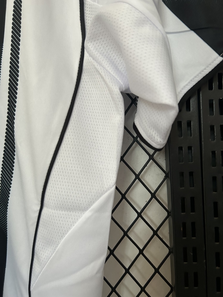 2526 Juventus jersey home cour