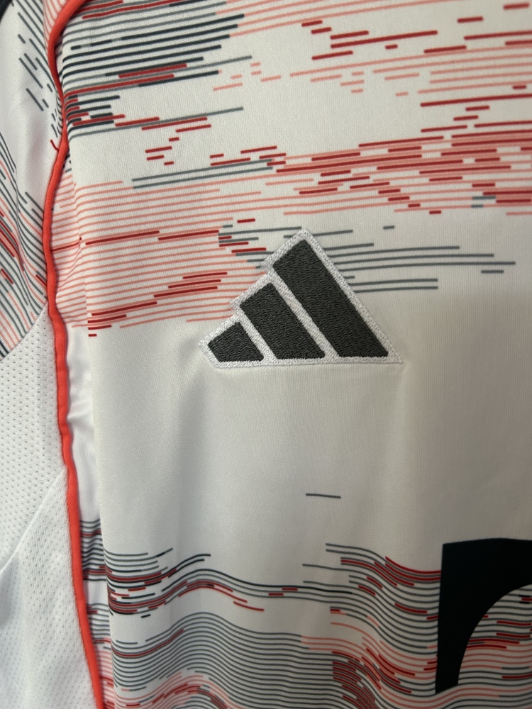 Bayern Munich 2526 away S-4 XL