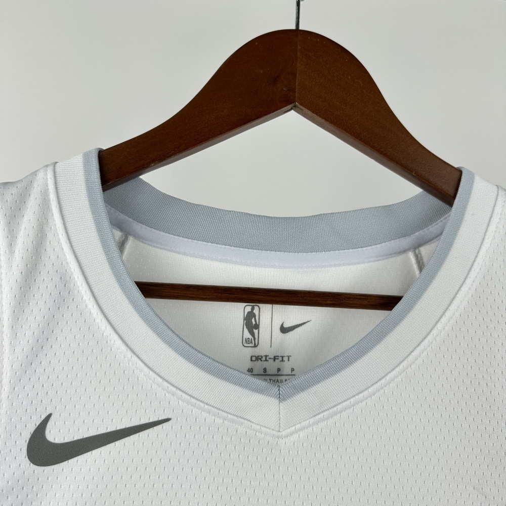32 Flagg of the Dallas Mavericks City Edition in the 25th season