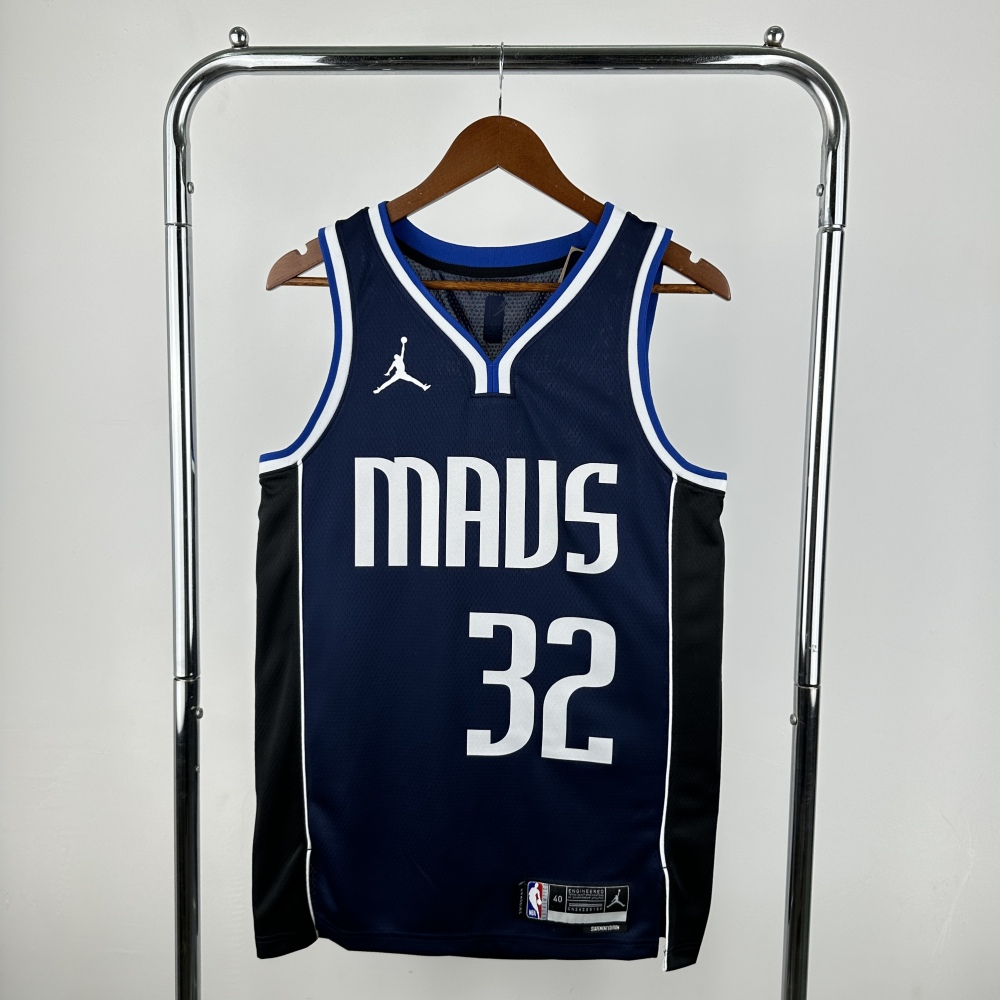 Mavericks Flying Man No. 32 Flagg
