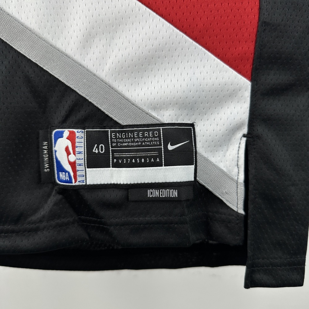 Yang Hansen, the black No. 16 of the Trail Blazers in the 2023 season