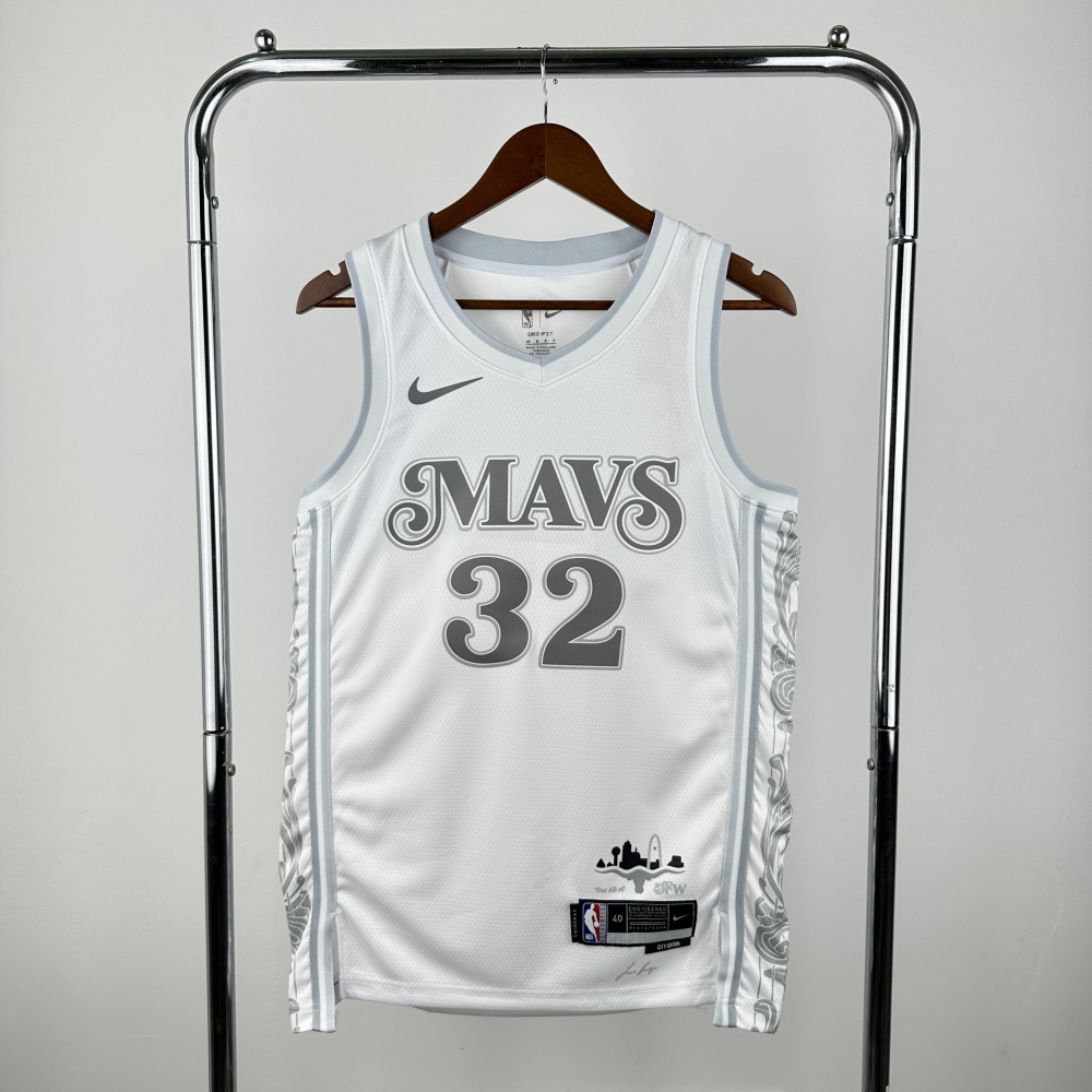 32 Flagg of the Dallas Mavericks City Edition in the 25th season