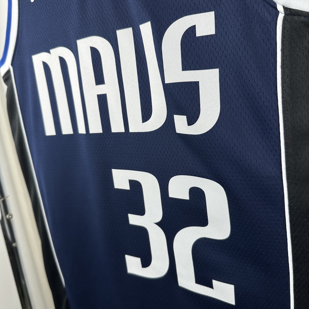 Mavericks Flying Man No. 32 Flagg