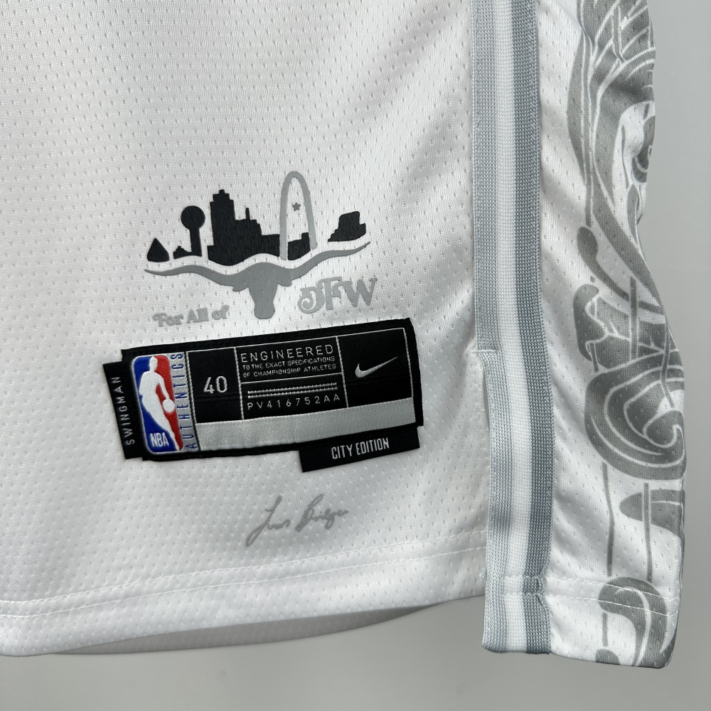 32 Flagg of the Dallas Mavericks City Edition in the 25th season