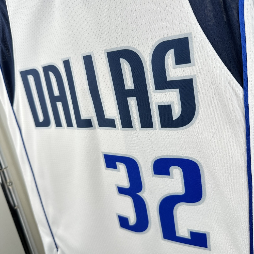 Mavericks' White No. 32 Flagg