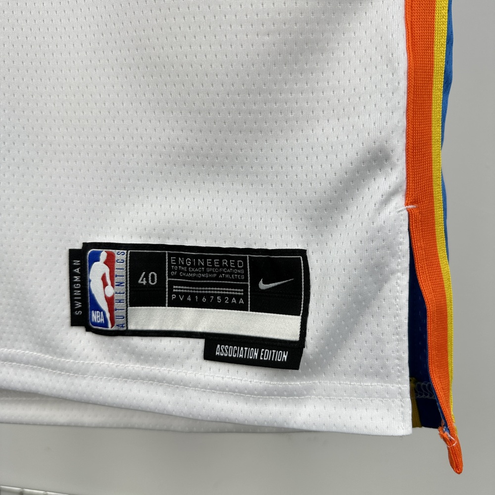 Williams, the white No. 8 of the Thunder in the 2023 season