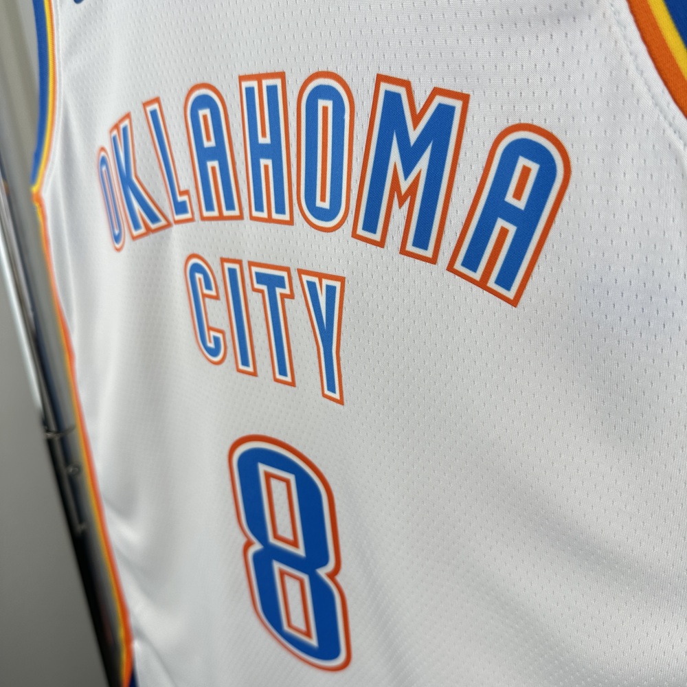 Williams, the white No. 8 of the Thunder in the 2023 season
