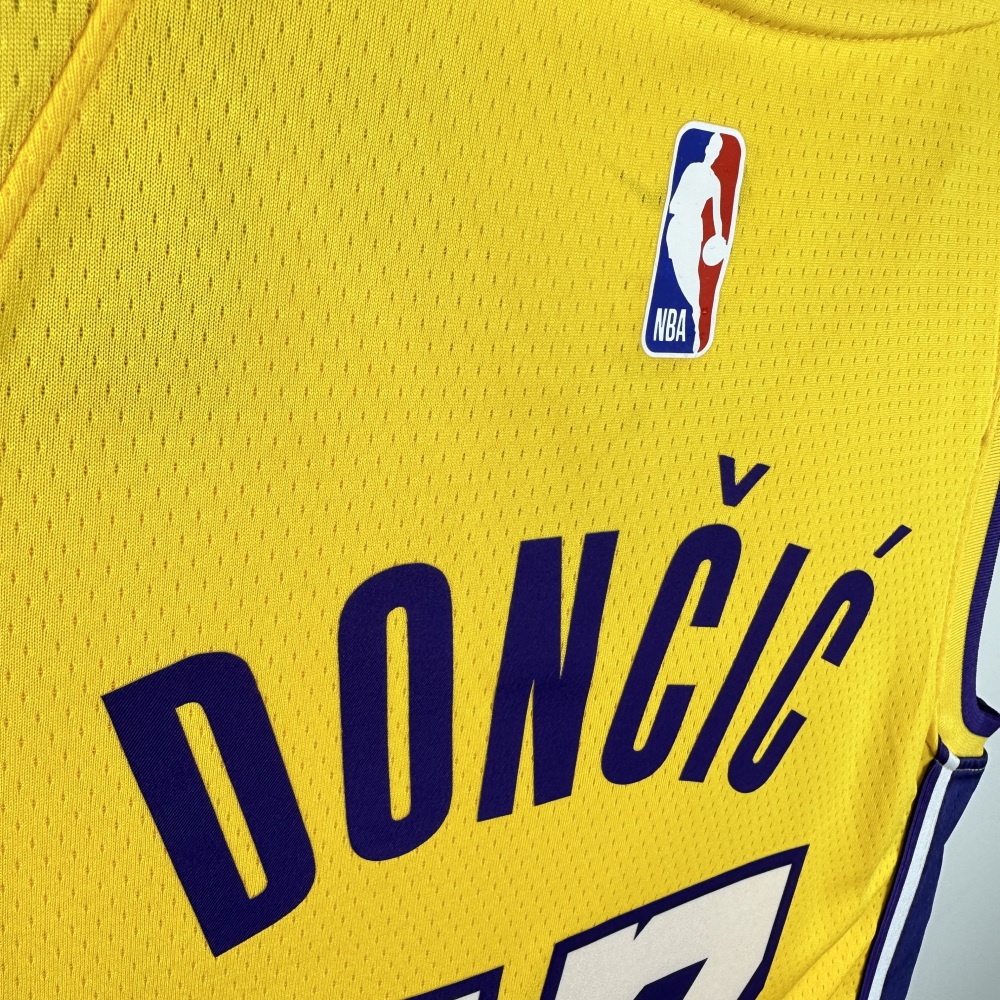Lakers V-neck yellow No. 77 Luka Doncic