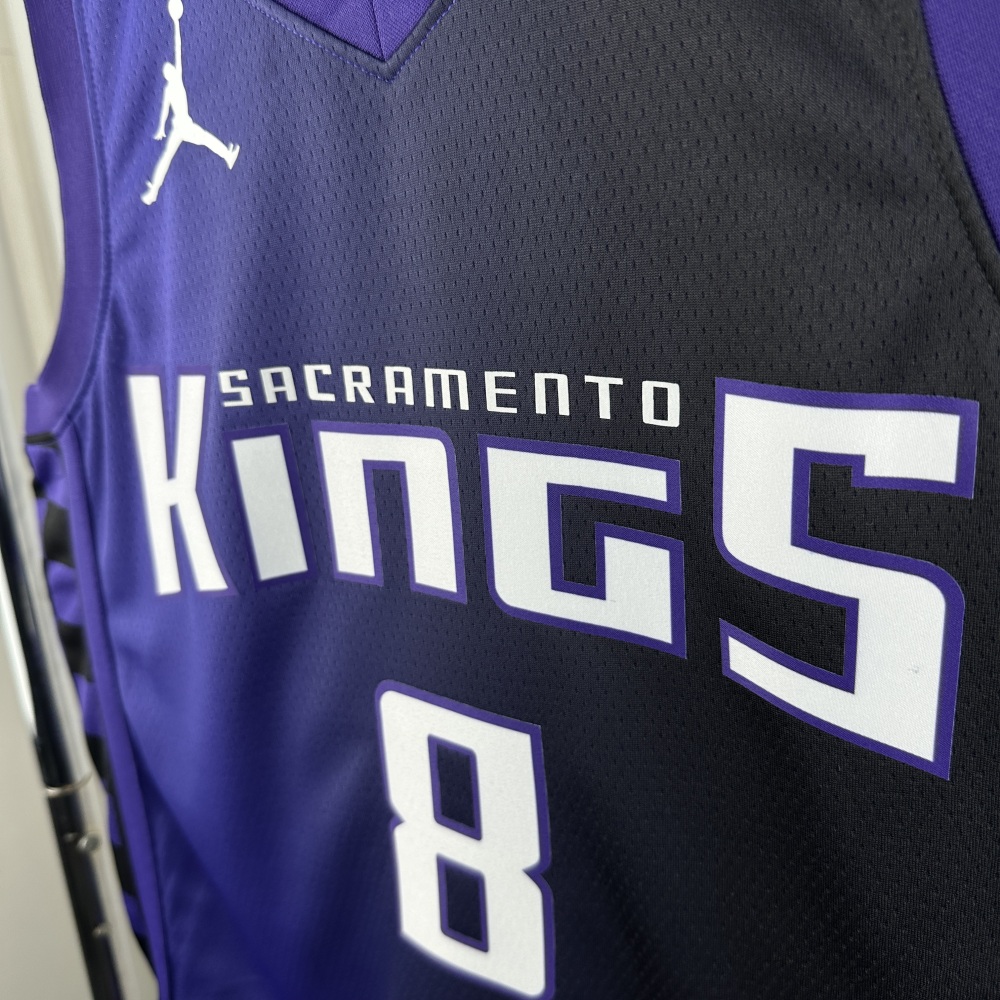Zach lavine, the No. 8 Flying man of the Kings in the 24th season