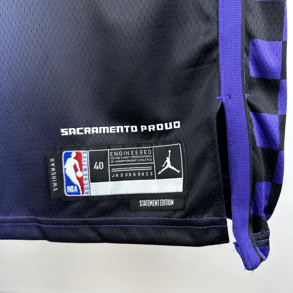 Zach lavine, the No. 8 Flying man of the Kings in the 24th season