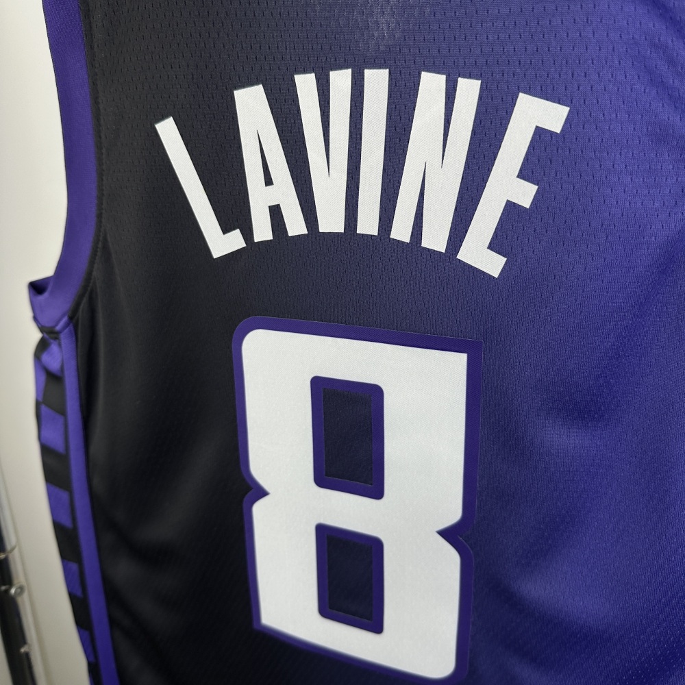 Zach lavine, the No. 8 Flying man of the Kings in the 24th season