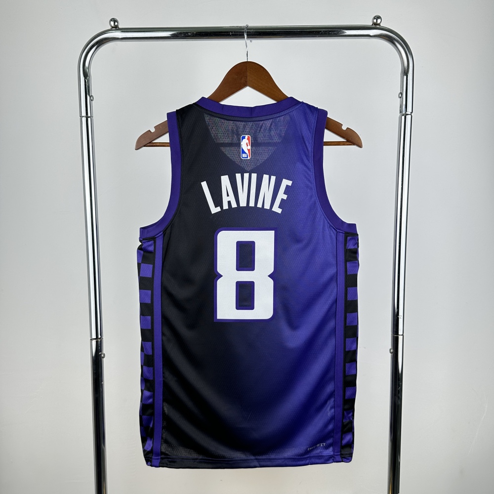 Zach lavine, the No. 8 Flying man of the Kings in the 24th season