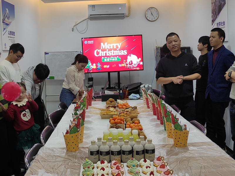 Employees of Cyberoce, a manufacturer of QR code access control systems, had a Christmas party.